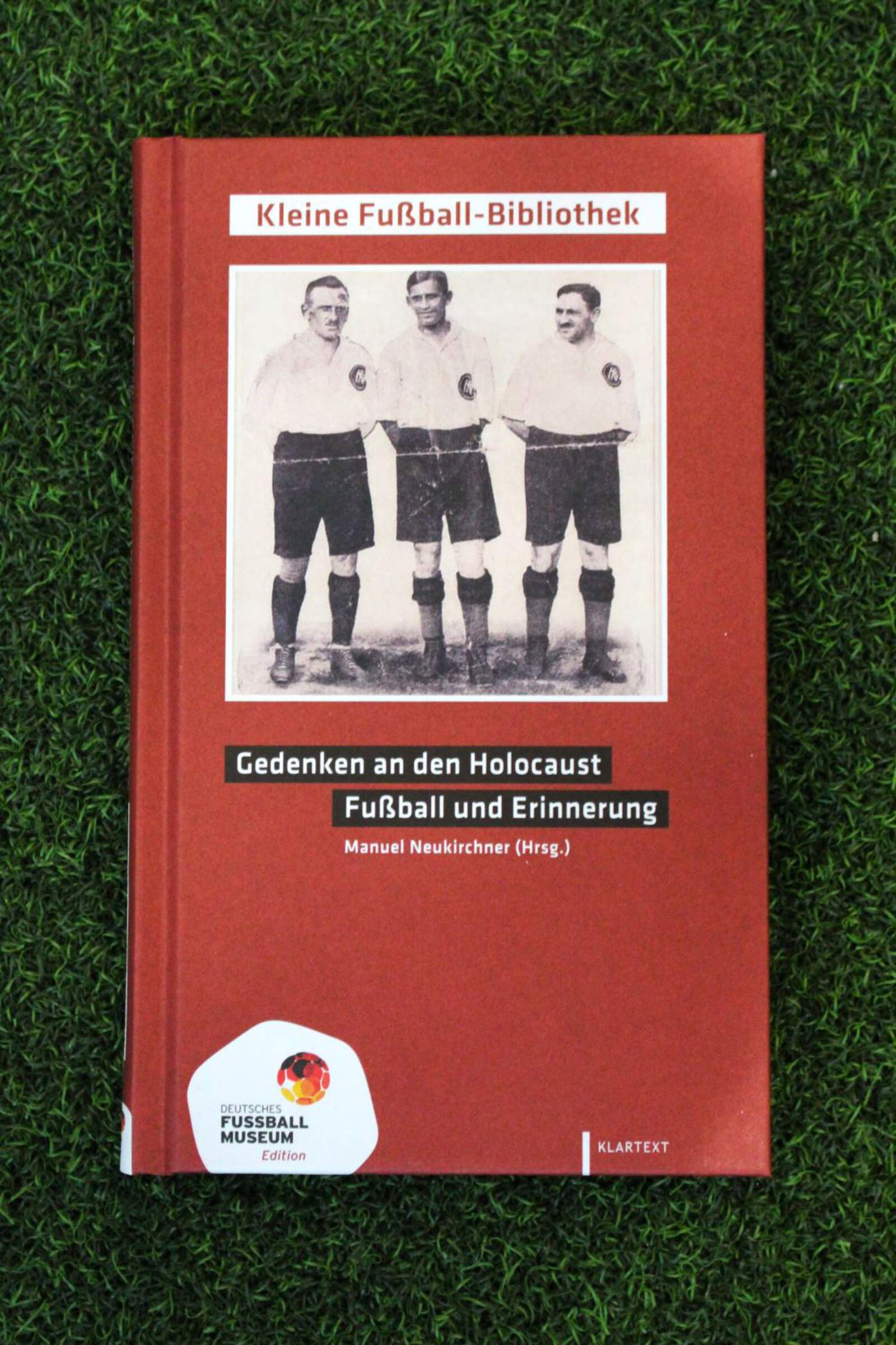 Kleine Fußball-Bibliothek: Gedenken an den Holocaust