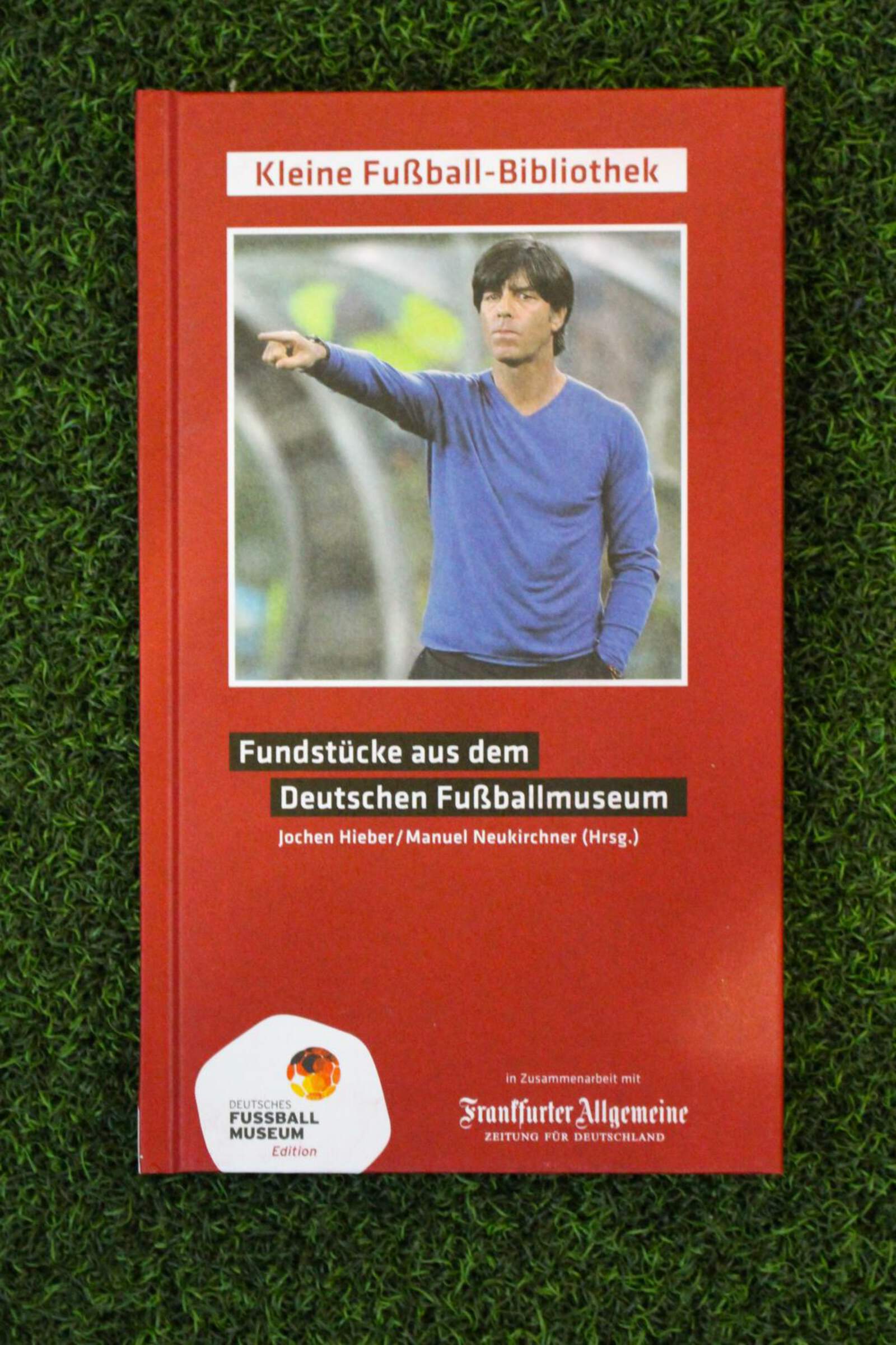 Kleine Fußball-Bibliothek: Fundstücke aus dem Deutschen Fußballmuseum